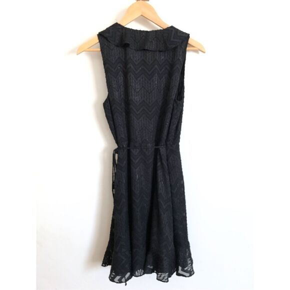Wayf sleeveless chevron wrap dress size small - Picture 12 of 13